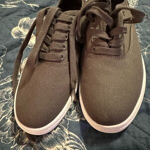 Universal Thread Black Canvas Women's Sneakers